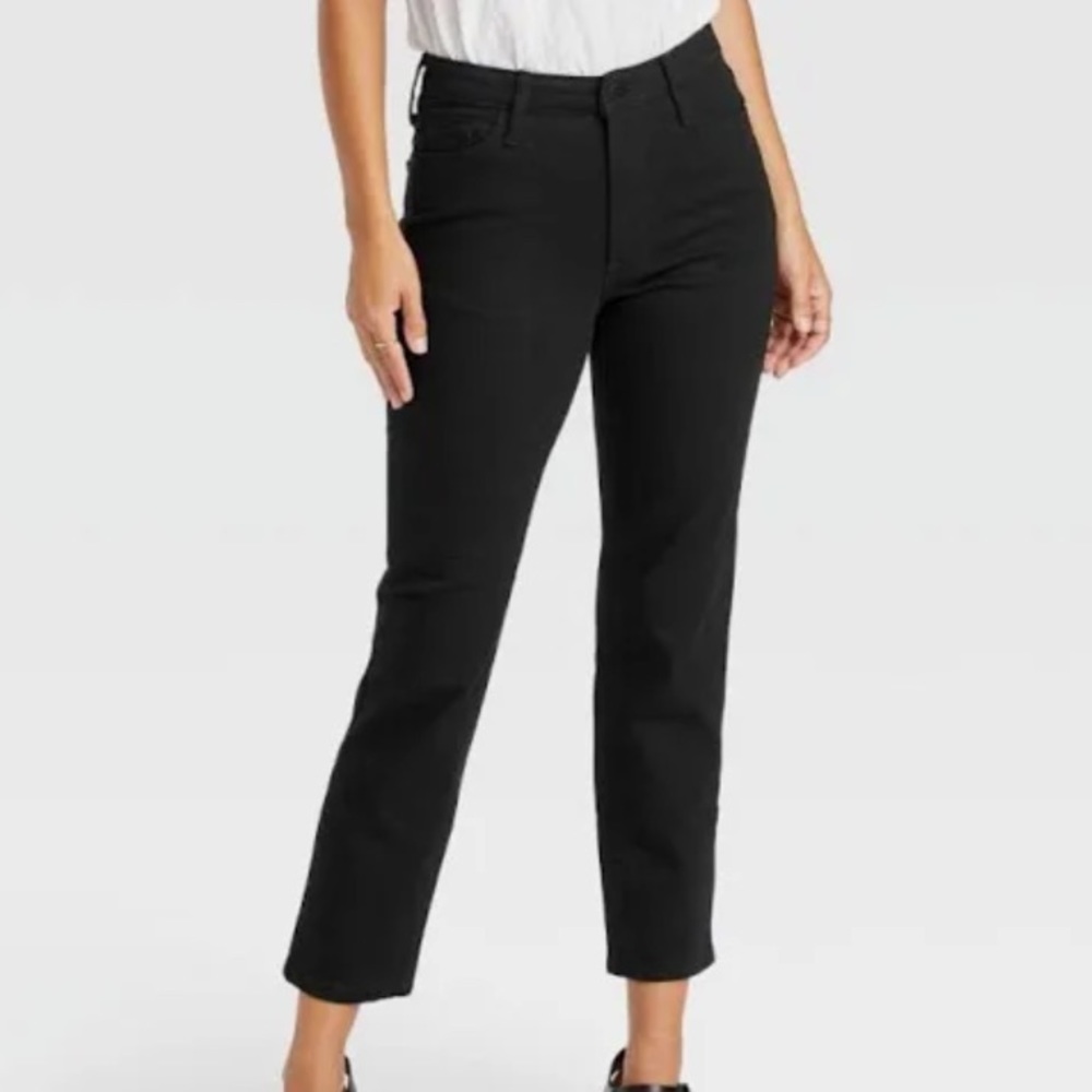 Universal Thread Women's High Rise Slim
Straight Jeans Stretch. NWT